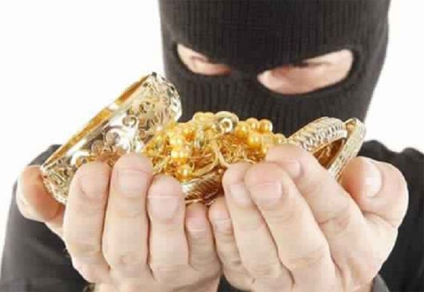 ஐஏஎஸ் வீட்டிலேயே கைவரிசை காட்டிய கொள்ளையர்கள்! நகை மற்றும் பணம் கொள்ளை!!