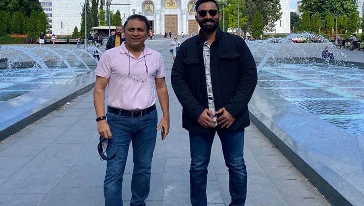 தினேஷ் கார்த்திக் vs ரிஷப் பண்ட்… அணியில் யார் இருக்க வேண்டும் – சுனில் கவாஸ்கர் கருத்து!