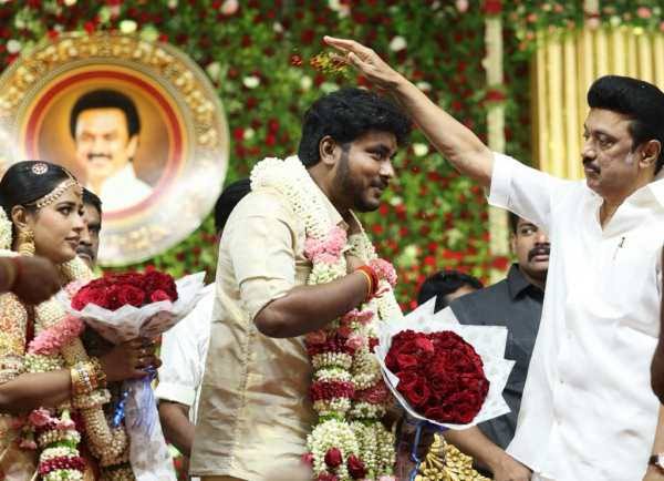 திமுக அமைச்சர் நடத்திய பாகுபலியை மிஞ்சும் பிரமாண்ட திருமண விழா! ஆட்சி மாற்றத்திற்கு காரணமாகுமா?