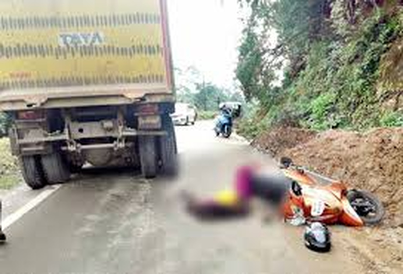 கணவன் கண் முன்னே தலை நசுங்கி உயிரிழந்த மனைவி! அப்பகுதியில் பெரும் பரபரப்பு!