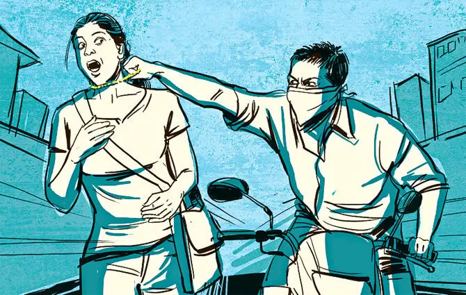 மாணவியை காலால் அந்த இடத்தில் எட்டி உதைத்த கொள்ளையன்?..போலீஸ்காரர்களின் அலட்சியம்!.