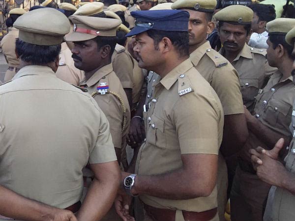 அரசு வெளியிட்ட அதிர்ச்சி தகவல்! சபரிமலை கோவிலில் இனி காவலர்களிடம் கட்டணம் வசூல் செய்யப்படும்!