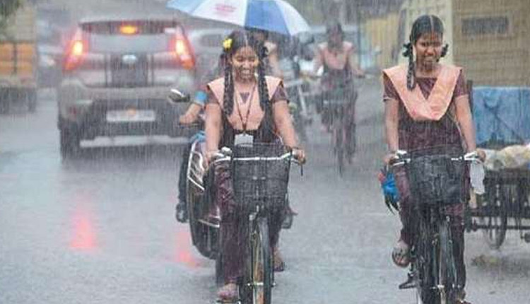 மாணவர்களுக்கு ஹாப்பி நியூஸ்! இன்று இந்த மாவட்டத்தில் பள்ளி கல்லூரிகளுக்கு விடுமுறை!