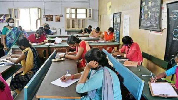 உயர் கல்வித்துறை வெளியிட்ட புதிய உத்தரவு! கல்லூரிகளில் தமிழ் பாடம் கட்டாயம்!