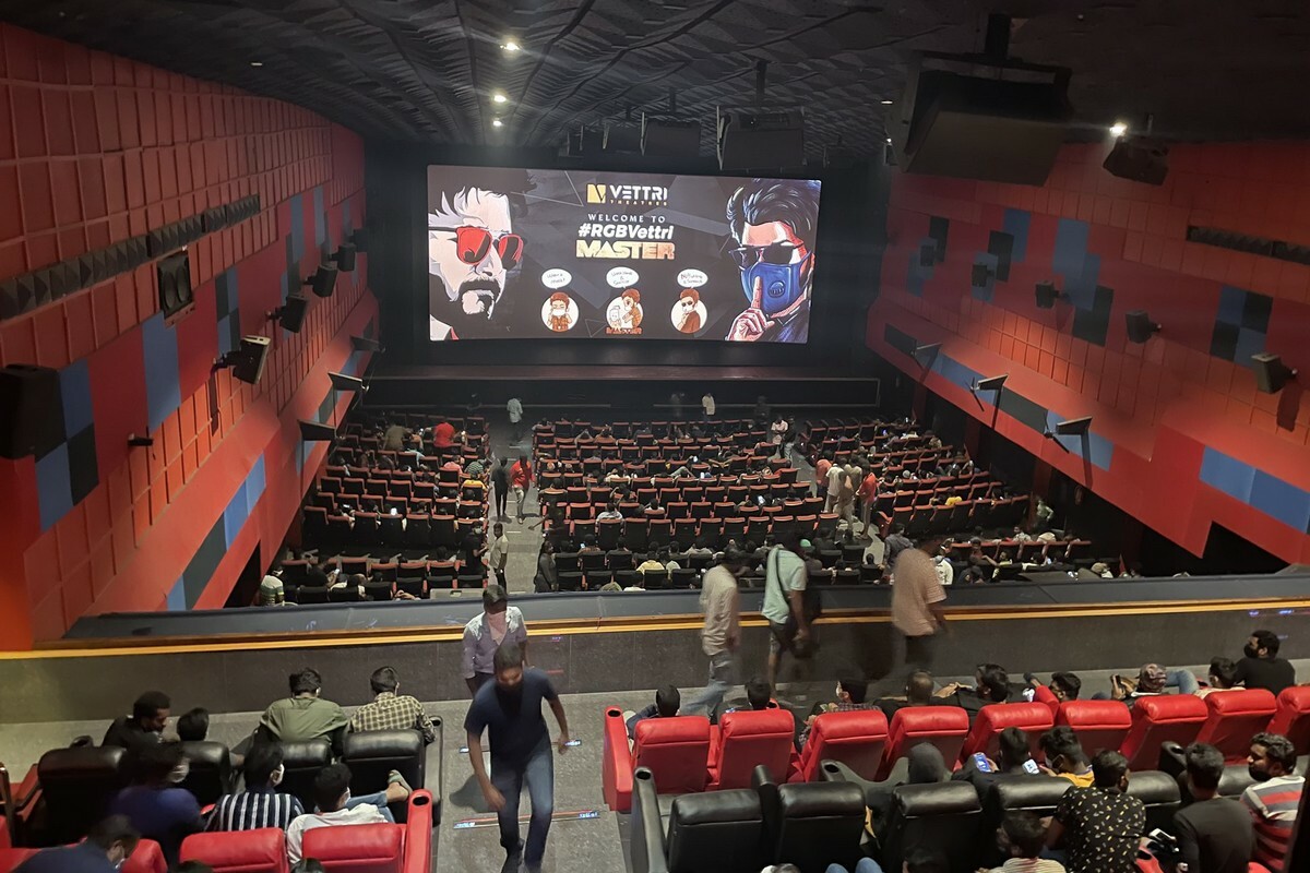தீபாவளி முன்னிட்டு திரையரங்குகளில் டிக்கெட் விலை உயர்வு!! அதிர்ச்சியில் திரைப்பட ரசிகர்கள்!!