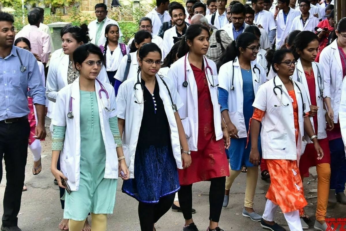 இந்த படிப்பில் சேர்வதற்கு ஆன்லைனில் விண்ணபிக்க இன்றே கடைசி நாள்! மருத்துவ கல்வி இயக்கம் வெளியிட்ட அறிவிப்பு!