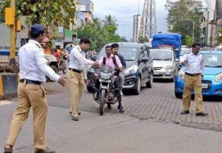 குடிச்சிட்டு எப்படி வீட்டுக்கு போகனுன்னு நீங்களே வழி சொல்லுங்க விடியா அரசே! அபராதம் குறித்து வைரலாகும் மீம்ஸ்!