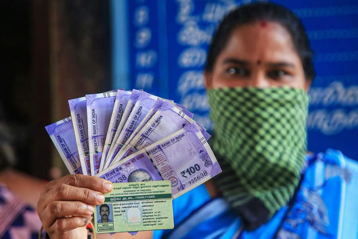 ஸ்மார்ட் கார்டு வைத்திருப்பவர்கள் கவனத்திற்கு! 1 வாரம் தான் டைம் ..இது இருந்தால்தான் உங்களுக்கு மாதம் ரூ 1000!!