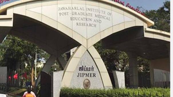 பர்த்டே கொண்டாட்டம் புறநோயாளிகள் கெட்அவுட்! ஒலி பெருக்கி கொண்டு விரட்டிய அரசு மருத்துவமனை! 