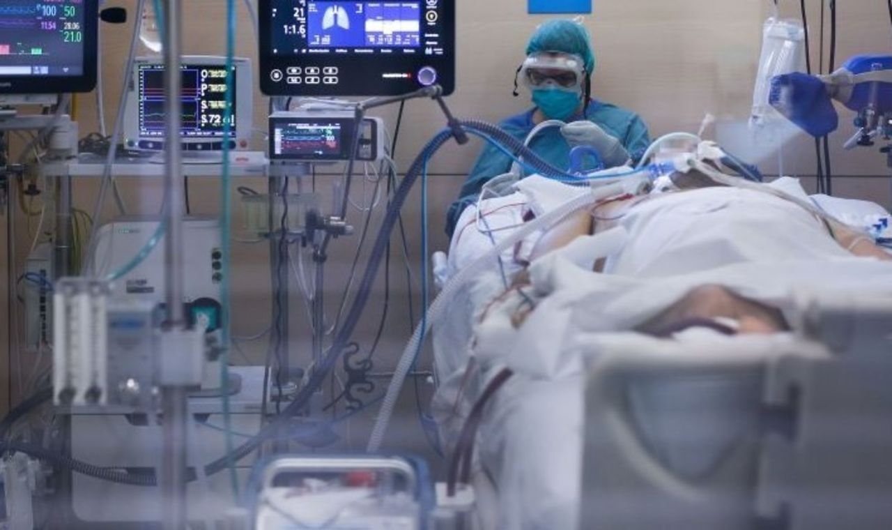 அதிமுக முன்னாள் அமைச்சருக்கு திடீர் மாரடைப்பு! தீவிர சிகிச்சை பிரிவில் அனுமதி!