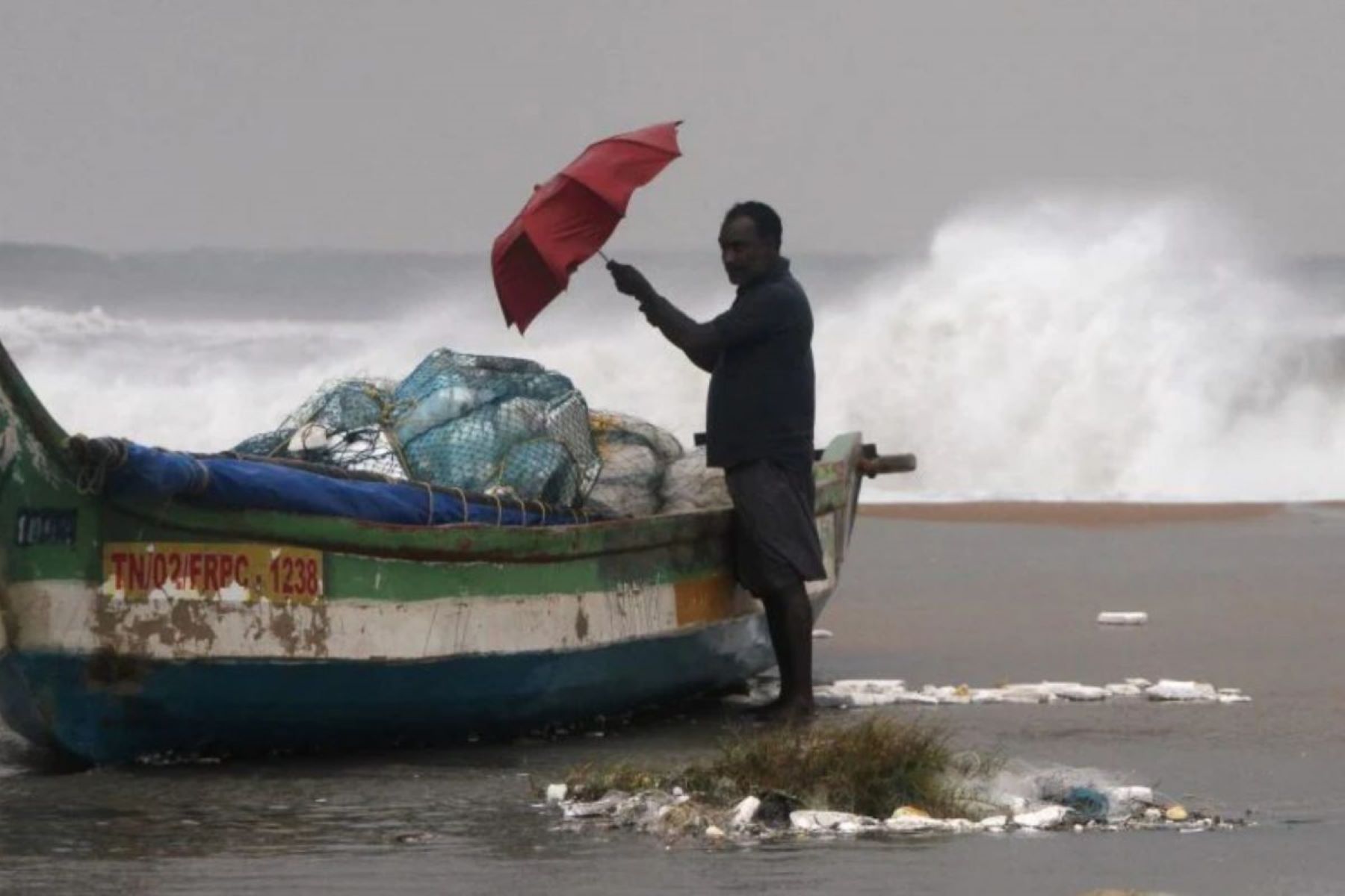 உருவாகும் புயல் சின்னம்! கடலூர் மீனவர்களுக்கு எச்சரிக்கை விடுத்த மாவட்ட மீன் வளம் மற்றும் மீனவர் நலத்துறை!