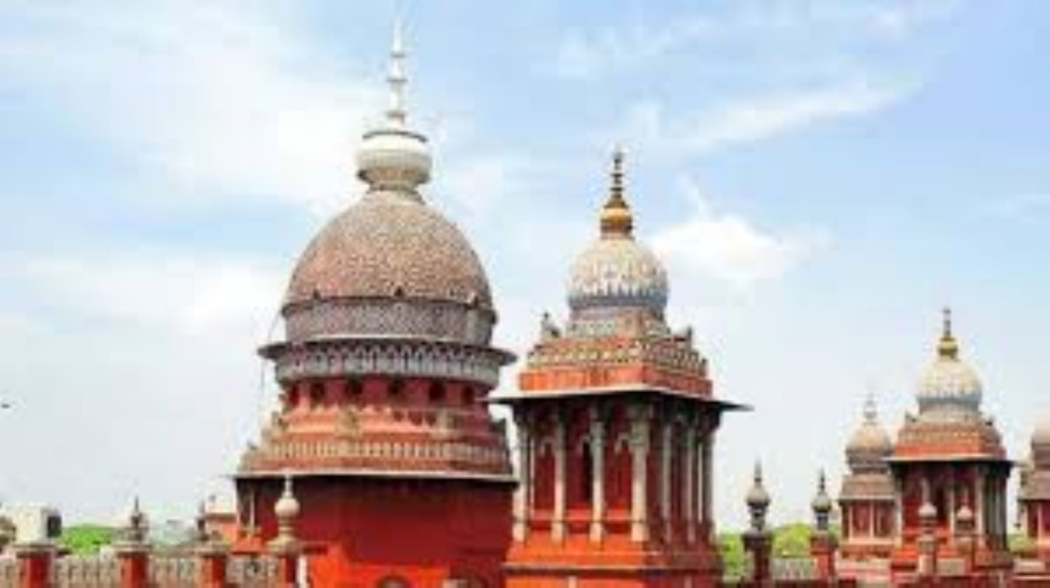 அவர்களிடம் மன்னிப்பு கேட்க வேண்டும்! திமுக பேச்சாளருக்கு உயர்நீதிமன்றம் அதிரடி உத்தரவு!