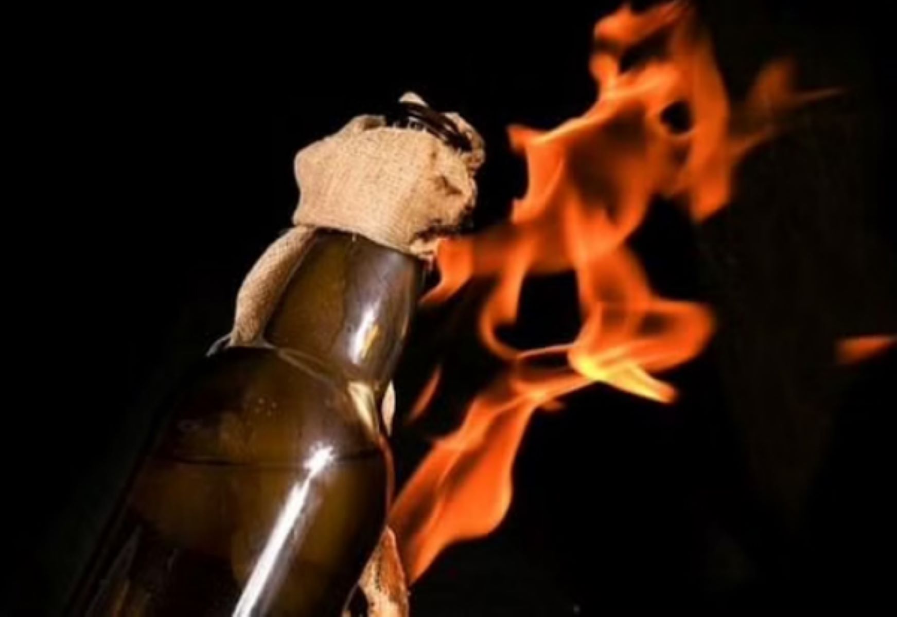 கும்பகோணம் அருகே இந்து முன்னணி நிர்வாகி வீட்டில் பெட்ரோல் குண்டு வீச்சு! நிர்வாகிகள் படையெடுப்பால் பரபரப்பு!