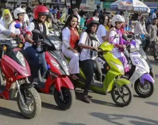 பள்ளிகளுக்கு மாணவர்களுக்கு சைக்கிள்..கல்லூரிகளுக்கு ஸ்கூட்டி! பாஜக வெளியிட்ட திடீர் அறிவிப்பு!