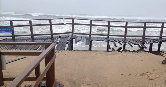 கனமழை எதிரொலி! மாற்றுத்திறனாளிகளின் சிறப்பு பாதை சேதம்! 