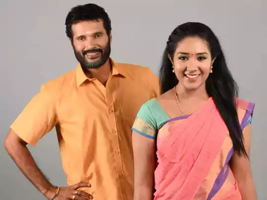 எல்லாமே அம்மா தான்.. தெரியாமலேயே அட்ஜஸ்ட்மென்ட் ஓகே சொல்லிட்டேன்! பிரபல சீரியல் நடிகையின் குமுறல்!!