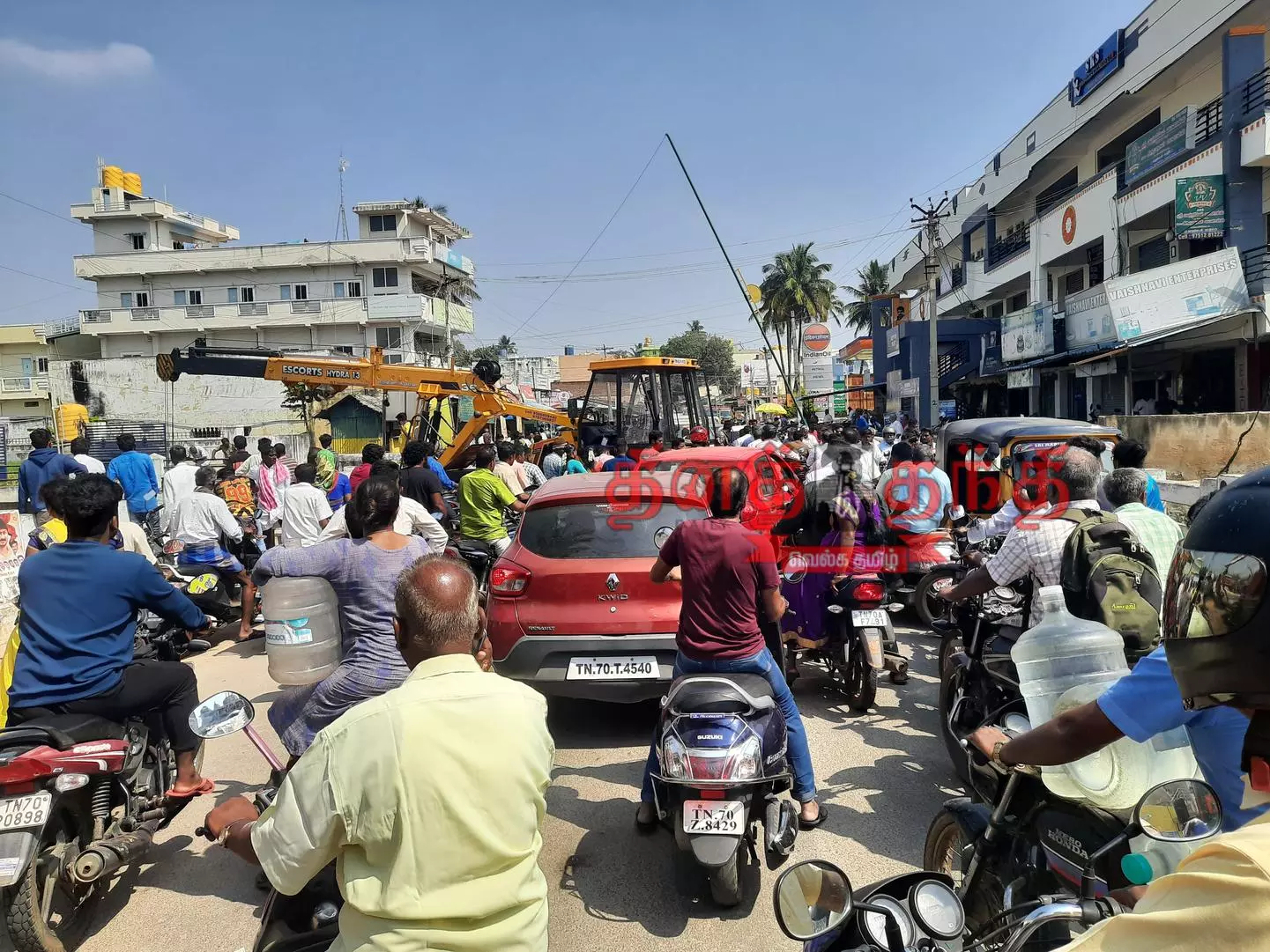 இங்கு போக்குவரத்து சேவை முற்றிலும் ரத்து! வாகன ஓட்டிகள் அவதி!