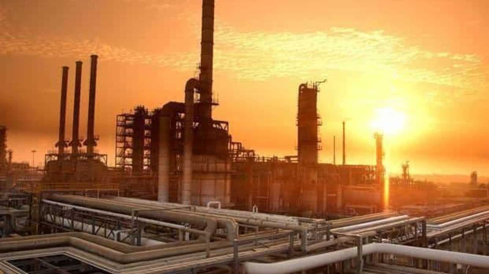 கச்சா எண்ணெய் வரலாறு காணாத சரிவு! பெட்ரோல், டீசல் விலைகளை குறைக்க வலுக்கும் கோரிக்கைகள்!!