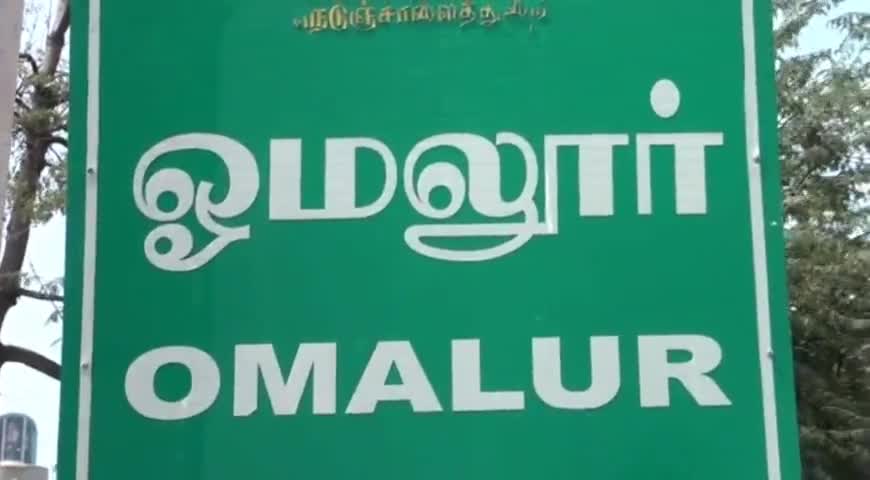 மூன்று அடி உயரம் மட்டுமே வளர்ந்துள்ள மாற்றுதிறன் பெண் ஓவியத்தில் சாதனை