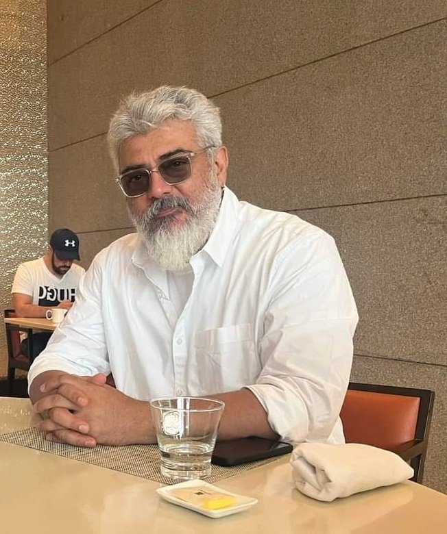 அஜித்திற்கு 6 அடியில் சிலை வைத்த ரசிகர்…விஜய் ரசிகர்கள் என்ன செய்யப்போகிறார்கள்?