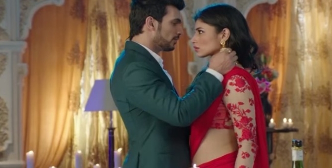 தீ விபத்தில் சிக்கிய நாகினி நாடக கதாநாயகி! படப்பிடிப்பு தளத்தில் ஏற்பட்ட அவலம்!!