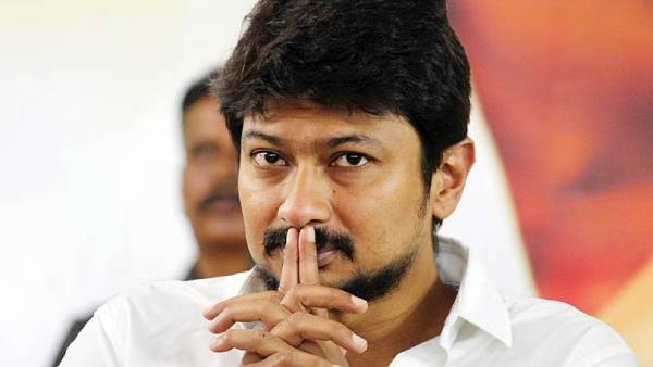 யாரை கௌரவிக்க வேண்டுமென்று அறிவே இல்லையா.. இதற்கெல்லாம் உதயநிதி சரியானவரா? ஸ்டேடியத்தில் கொந்தளித்த முன்னாள் வீரர்!