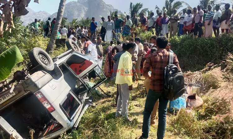 பொங்கலுக்கு தந்தை கொண்டு சென்ற சீர்! கார் கவிழ்ந்து இருவர் பலியான சோக சம்பவம்! 