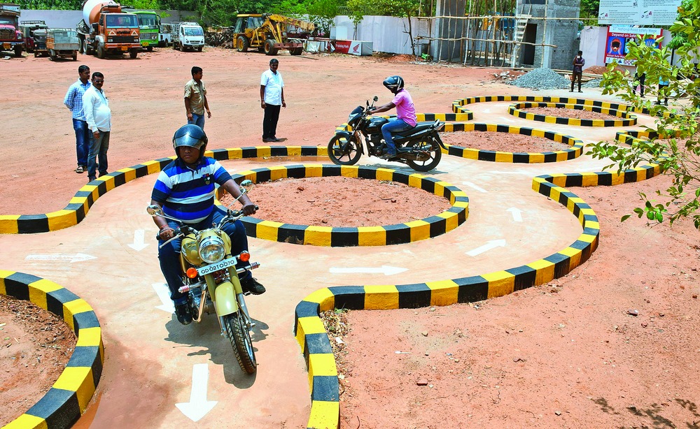 லைசென்ஸ் எடுக்க இனி புதிய விதிமுறை!! ரூல்ஸை கண்டு விழி பிதுங்கும் ஓட்டுனர்கள்!!