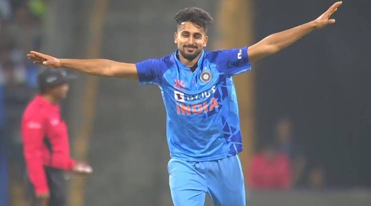 அதிவேக பந்து வீச்சாளர்! இந்திய கிரிக்கெட் வரலாற்றில் புதிய சாதனை படைத்த உம்ரான் மாலிக்!