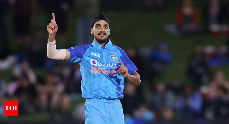 கடினமான வெற்றி இலக்கு காரணமான அர்ஷ்தீப் சிங்! வீசிய பால் எல்லாம் நோ பால்தான்! விளாசி தள்ளிய நெட்டிசன்கள்!