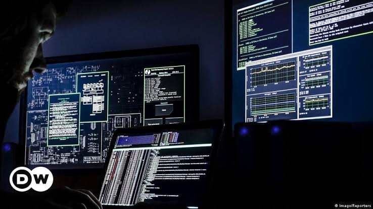 வங்கிக் கணக்கை ஹேக் செய்து 2.61 கோடி கொள்ளை! 2 வெளிநாட்டவர் கைது!