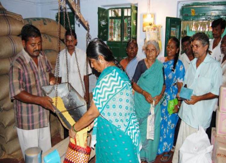 ரேஷன் கடை ஊழியர்களுக்கு உணவுத்துறை செயலாளர் வெளியிட்ட உத்தரவு! இதனை மீறினால் கடும் நடவடிக்கை!