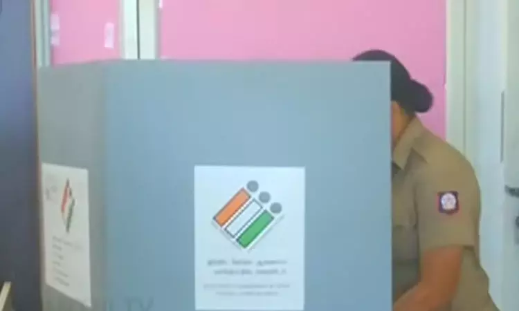 அதிமுகவினர் புகார்! வாக்குப்பதிவு ‘உடனடியாக  நிறுத்தம்’ ஈரோடு  கிழக்கு தொகுதி இடைத்தேர்தலில் பரபரப்பு!  