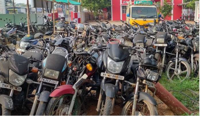 இருசக்கர வாகனம் வாங்க உள்ளீர்களா? உங்களுக்கு அரசு வெளியிட்ட அதிர்ச்சி தகவல்!