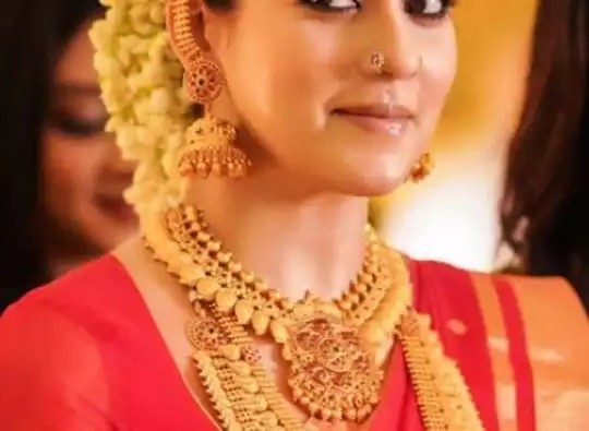 இல்லத்தரசிகளுக்கு வெளிவந்த ஹேப்பி நியூஸ்! தங்கத்தின் விலை சரிவு!