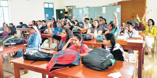 கல்லூரி மாணவர்களுக்கு வெளிவந்த அதிர்ச்சி தகவல்! இனி வார விடுமுறையே கிடையாது!