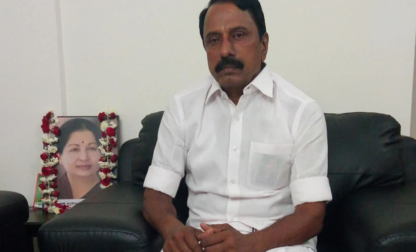 இடைத்தேர்தலில் வெற்றி பெற ஒற்றுமை உணர்வோடு பணியாற்றி வருகிறோம்- செங்கோட்டையன்.