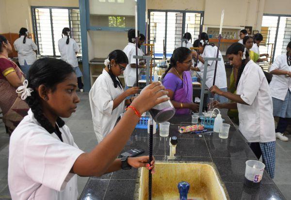 பிளஸ் டூ அரியர் மாணவர்களின் கவனத்திற்கு! செய்முறை தேர்வு குறித்து வெளிவந்த முக்கிய தகவல்!