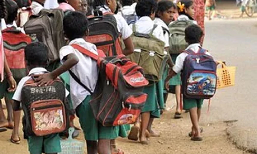 24 ஆம் தேதி இந்த மாவட்டத்தில் பள்ளிகளுக்கு விடுமுறை! தேர்வுகள் அனைத்தும் வழக்கம் போல் நடைபெறும் ஆட்சியர் உத்தரவு!