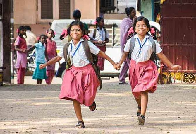 மாணவர்களுக்கு குட் நியூஸ்!  நாளை இந்த மாவட்டத்தில் பள்ளிகள் விடுமுறை! 