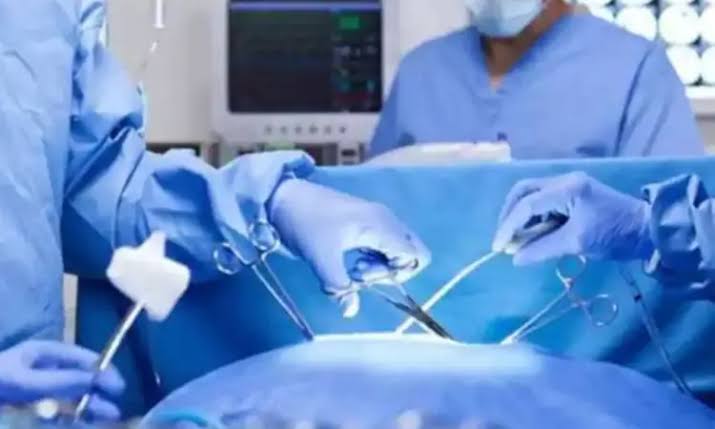 வயிற்று வலியால் அவதிப்பட்ட வாலிபர்! சோதனை செய்த போது மருத்துவர்கள் அடைந்த அதிர்ச்சி! 