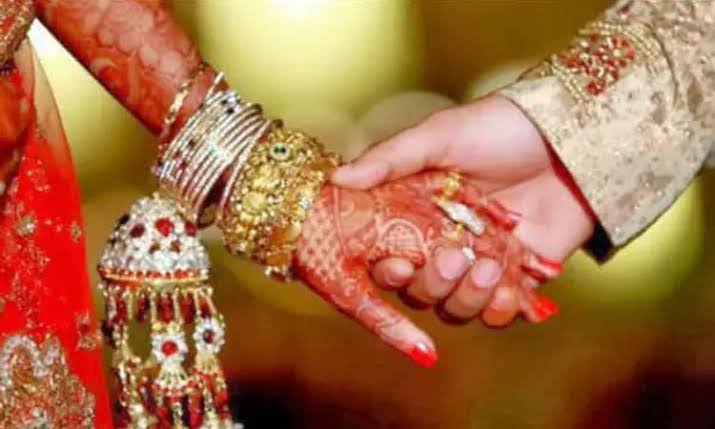 கைப்பிடித்த மணமகன்!  திடீரென திருமணத்தை நிறுத்திய மணமகள்! 