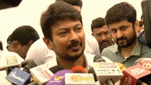 ராணுவ வீரர் கொலை.. இட்ஸ் கேஷுவல் என்ற பாணியில் பதில்!! ஆங்கில ஊடகத்திடம் உதயநிதியின் டாக்!!  