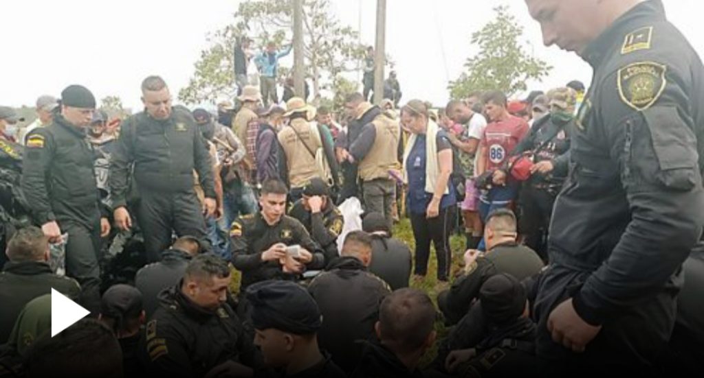 79 guards, Colombians held hostage