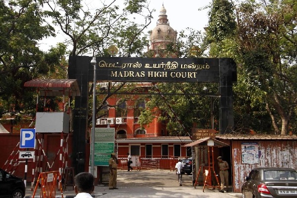 இயக்குனர் சங்கர் இயக்கிய ஐ என்ற திரைப்படம்! அதற்குப் பொருள் என்ன உயர்நீதிமன்றத்தில் தொடரப்பட்ட மனு?