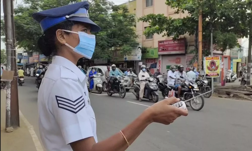 வெயில் நேரத்தில் பொதுமக்கள் இனி அதிக நேரம் சிக்னல்களில் காத்திருக் தேவையில்லை!! கோவை மாநகர காவல் துறை அசத்தல் முயற்சி!