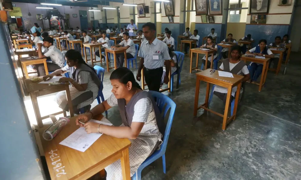 6 முதல் 9 ஆம் வகுப்பு வரையான மாணவர்களுக்கு இம்மாதம் ஆண்டு இறுதி தேர்வு!!