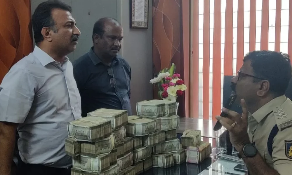 பெங்களூருவில் ஆட்டோவில் ஆவணங்கள் இன்றி கொண்டு செல்லப்பட்ட 1 கோடி ரூபாய் ரொக்க பணம் பறிமுதல்!