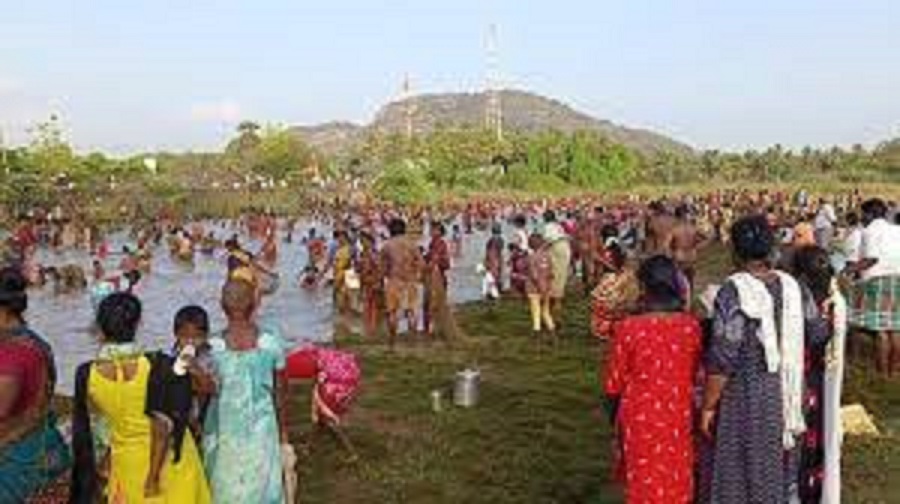 சிவகங்கையில்  மீன்பிடி  திருவிழா!! சிறுவர்கள் முதல் பெரியவர்கள் வரை ஆயிரக்கணக்கானோர் பங்கேற்பு!!