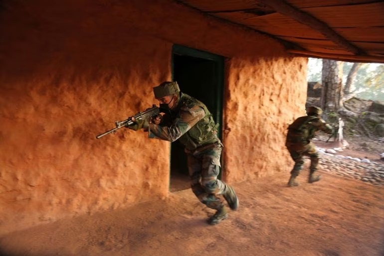 பகையால் தான் சுட்டுக்கொன்றேன்!!ராணுவ முகாமில் 4 ராணுவ வீரர்களை சுட்டு கொன்ற விவகாரம்!!